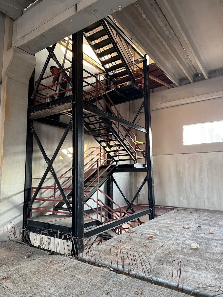 Ağır Çelik Merdiven
