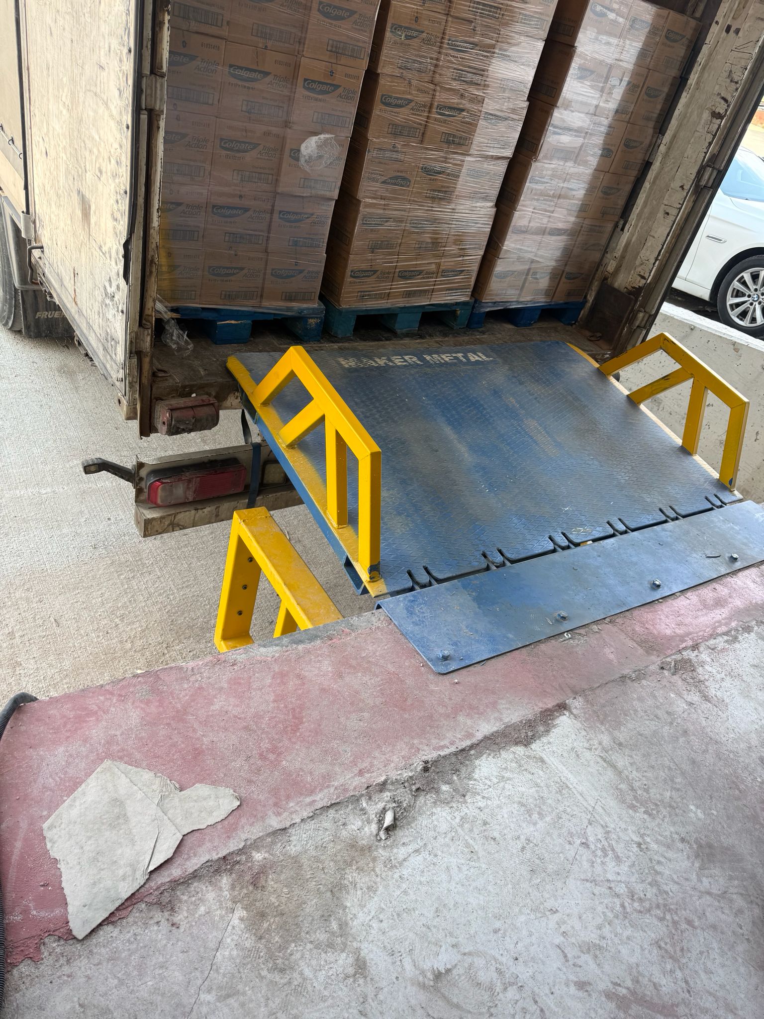 Dik yükleme rampası (hidrolik)