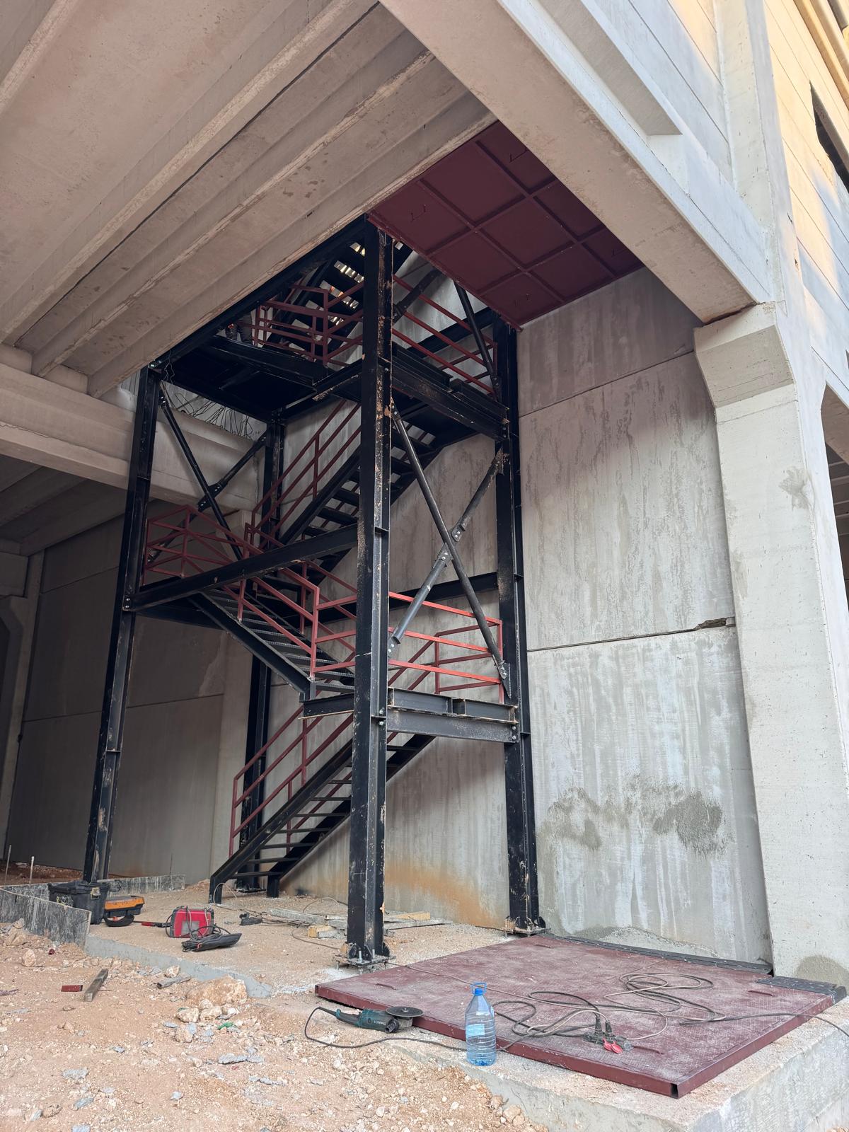 Ağır Çelik Merdiven