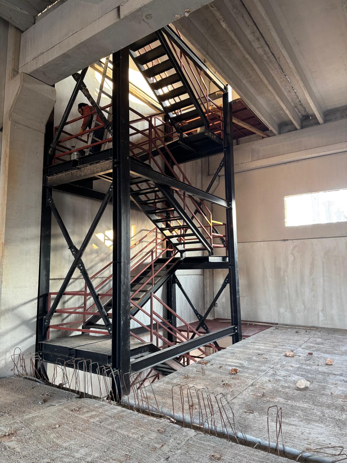 Ağır Çelik Merdiven