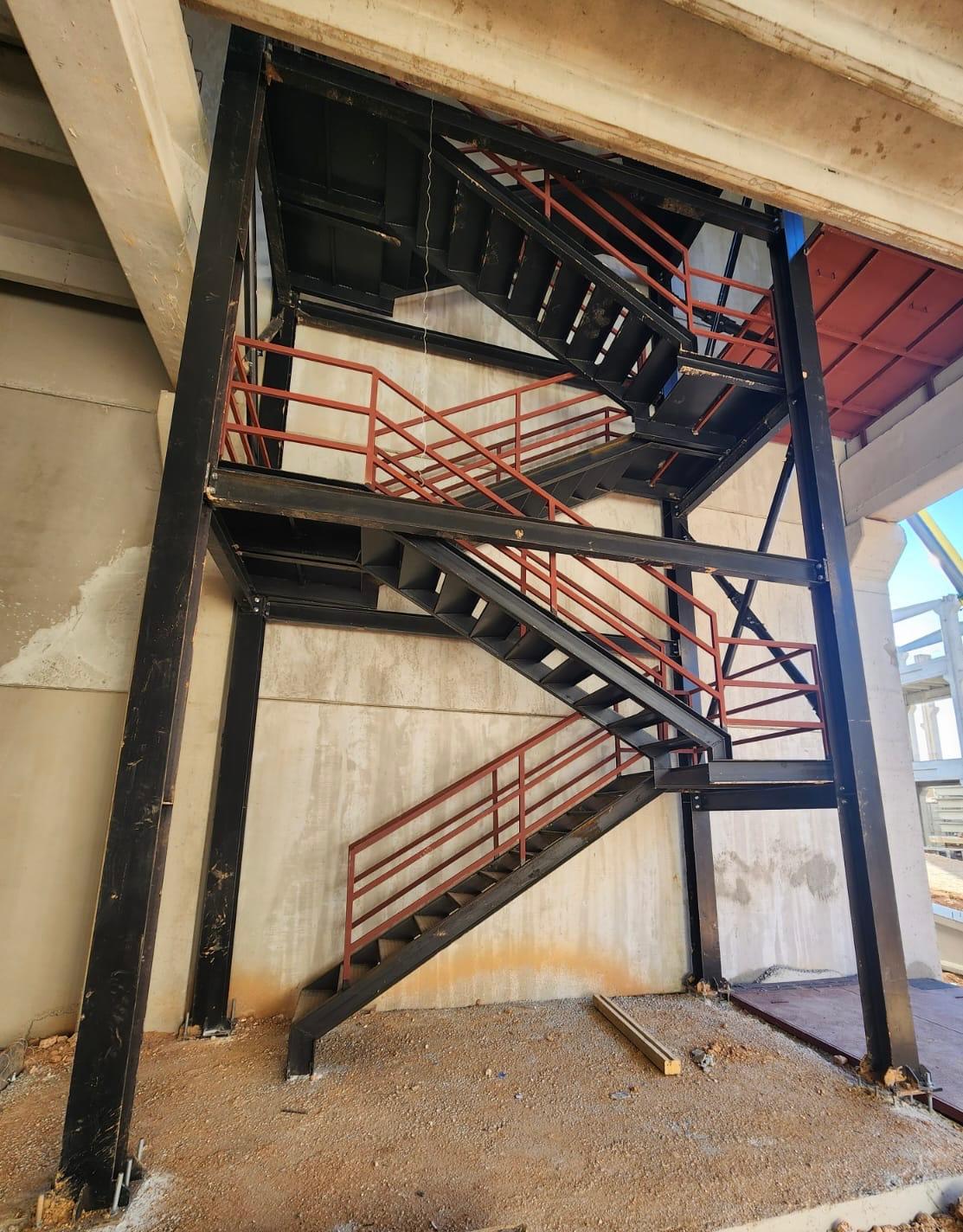 Ağır Çelik Merdiven