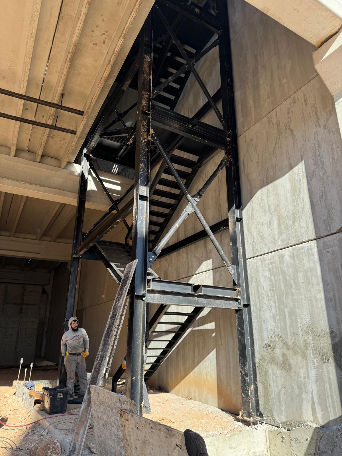 Ağır Çelik Merdiven